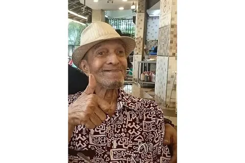 MASIH SIHAT WALAU SUDAH BERUMUR: Mat Sentol, atau nama sebenarnya Abdul Rashid Yahya, beberapa hari sebelum dijangkiti Covid-19. - Foto ROSLEE ABDUL RASHID
