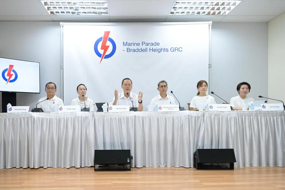 Menteri Tenaga Manusia, Dr Tan See Leng (tiga dari kiri), akan memimpin pasukan Parti Tindakan Rakyat (PAP) yang merangkumi (dari kiri) Speaker Parlimen, Encik Seah Kian Peng; muka baru PAP, Cik Diana Pang; Menteri Negara (Ehwal Dalam Negeri merangkap Pembangunan Negara), Profesor Madya Dr Muhammad Faishal Ibrahim; dan Cik Tin Pei Ling, di GRC Marine Parade-Braddell Heights bagi Pilihan Raya Umum 2025 (GE2025). Peguam perkapalan, Cik Gho Sze Kee (kanan), akan menggantikan Encik Lim Biow Chuan di SMC Mountbatten.