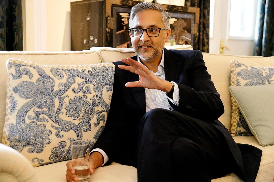 ENCIK MOAZZAM MALIK: Fasih berbahasa Indonesia, sukakan budaya masyarakat di rantau ini dan berpendapat bahawa meskipun negaranya juga terdiri daripada masyarakat berbilang bangsa dan agama, banyak yang boleh dipelajari dari rantau ini. - Foto M.O. SALLEH