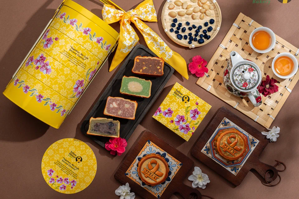 Perisa kuih bulan seperti ‘Red Date with Salted Egg’ iaitu gabungan manisan kurma merah dan kuning telur masin; Putri Salat; kentang dan keladi dengan kacang, ‘Purple Potato & Yam with Macadamia’; dan teh hijau dan manisan buah beri, ‘Green Tea Rose with Blueberries’. Set kuih bulan ini berharga $80 dan sudah  habis terjual.