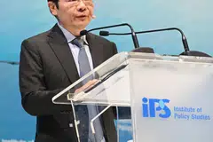 Timbalan Perdana Menteri dan Menteri Kewangan, Encik Lawrence Wong kelihatan menyampaikan ucapan di Persidangan Perspektif Singapura anjuran badan pemikir Institut Pengajian Dasar (IPS) pada 16 Januari 2023. - akan menyampaikan kenyataan Belanjawan tahun ini di Parlimen 14 Februari pada jam 3.30 petang. 