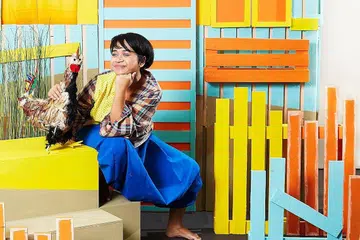 KEGUNAAN PERABOT TERPAKAI: Sayap pendidikan dan mendekati masyarakat Cake Theatrical Productions, Sweet Tooth, akan membawa orang ramai mengelilingi kejiranan Woodlands sambil mendengar cerita penduduk, menyaksikan persembahan dan kitar semula perabot lama menjadi prop seni. - Foto MAJLIS SENI KEBANGSAAN