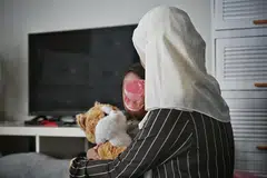 Dalam mengharungi perasaan segannya untuk meminta bantuan dahulu, Cik Nurul Aqilah Mohd Ishak berkongsi bahawa beliau akhirnya memilih untuk memberanikan diri demi masa depan anak-anaknya. Beliau antara 170,000 benefisiari inisiatif masyarakat Club-100@ North West yang kini disokong lebih daripada 700 penderma sejak penubuhannya pada 2008.