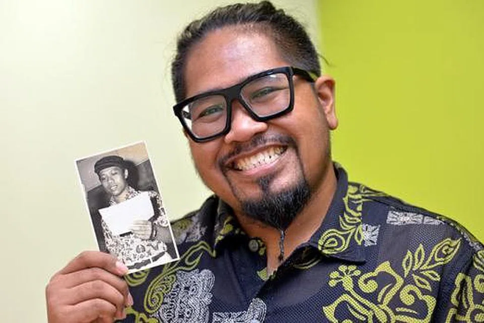 LAGU-LAGU SALIM I: Pemuzik setempat, Rudi Salim, bersama band The Wisma II, akan mengenangkan kembali lagu bapanya, Salim I (gambar kecil), seorang penyanyi '60-an, dalam dua persembahan percuma di acara Pesta Raya 2015. - Foto M.O. SALLEH 