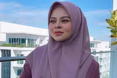LAGU 'HIT' KEMBALI DI CARTA LAGU: Dalam kerinduan ramai pada Allahyarhamha Siti Sarah, empat lagunya termasuk Kesetiaan dan Semakin kembali berada di tangga carta lagu 'Top 10'. - Foto INSTAGRAM SITI SARAH