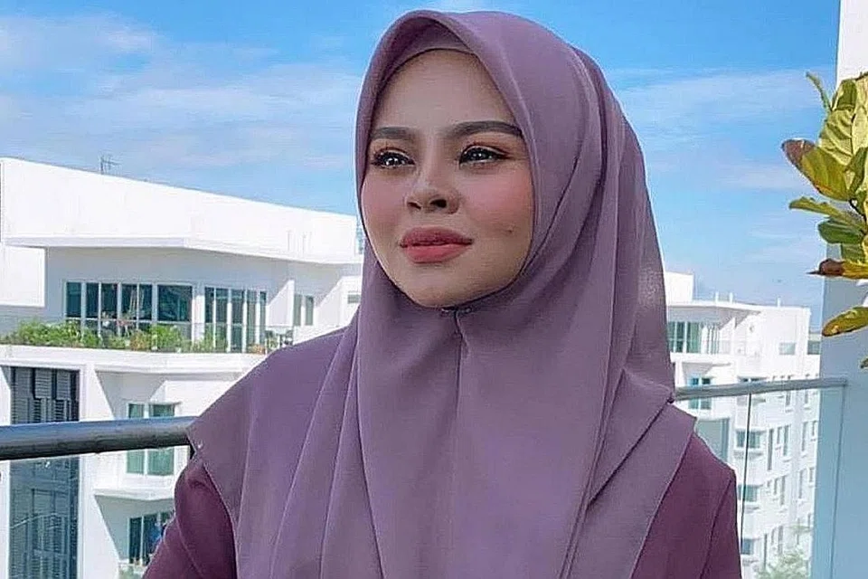 LAGU 'HIT' KEMBALI DI CARTA LAGU: Dalam kerinduan ramai pada Allahyarhamha Siti Sarah, empat lagunya termasuk Kesetiaan dan Semakin kembali berada di tangga carta lagu 'Top 10'. - Foto INSTAGRAM SITI SARAH