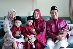 Cik Siti Nurohmah Wahyudin (kiri) akan menyambut Raya pertama bersama keluarga majikannya, (dari kanan) Encik Mohamad Iswandy Mohamad Ya’acob dan Cik Nur Syarfeena Mohd Fauzi bersama anak-anak mereka, Sofiyyah Azzahra (didukung), Ilhan Zaryf dan Aminul Bilhaq.