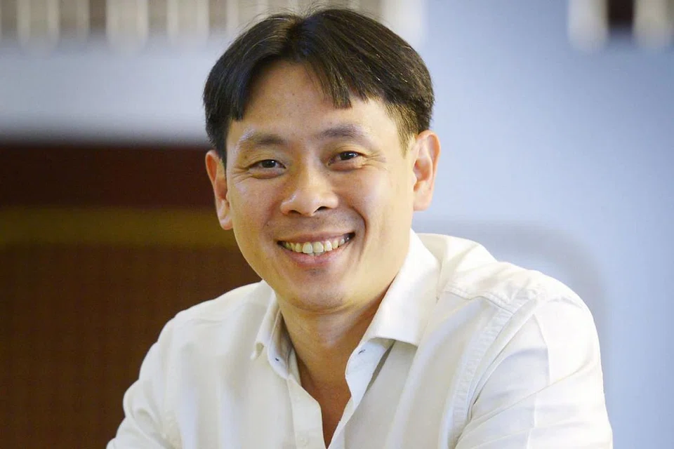 Encik Louis Ng.