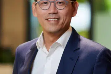 Ketua Pegawai Pelaburan Endowus, Encik Hugh Chung, berkongsi bagaimana sumbangan Tabung Simpanan Pekerja (CPF) berubah mengikut usia.