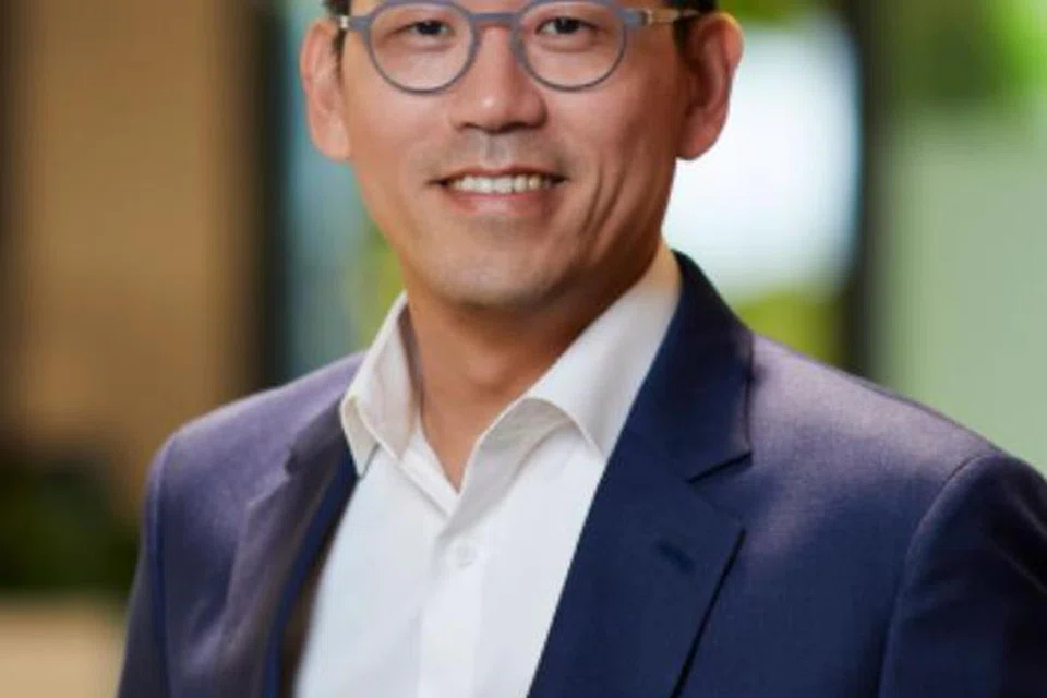 Ketua Pegawai Pelaburan Endowus, Encik Hugh Chung, berkongsi bagaimana sumbangan Tabung Simpanan Pekerja (CPF) berubah mengikut usia.