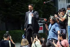 Ketua Pembangkang dan Ketua Parti Pekerja (WP), Pritam Singh, tiba di perkarangan Mahkamah Negara pada 19 Mac sekitar 10.45 pagi untuk mendengar dua tuduhan di bawah Seksyen 31(q) Akta Parlimen (Keistimewaan, Kekebalan dan Kuasa) yang dikenakan ke atasnya.