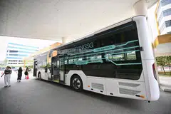 Bas ‘MAN Lion’s City E’ keluaran MAN Truck and Bus ini menggunakan teknologi bateri generasi baru dan mempunyai antara kapasiti bateri tertinggi dalam kalangan bas elektrik satu tingkat di sini. Bas ini diperkenalkan di satu pameran di Hab ST Engineering di Ang Mo Kio Electronics Park Road pada 29 Ogos.