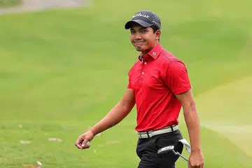 SENYUM KEPUASAN: Kejayaan Hadi bermakna beliau berpeluang menguji keupayaan di kesemua 14 kejohanan di bawah naungan PGA China Tour. - Foto PGA CHINA TOUR