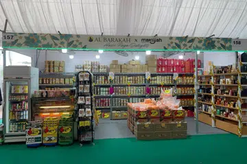 Pelbagai sajian dan kuih Raya serta wangian eksklusif dari Dubai, menanti pengunjung di bazar Al Barakah, terletak di Wisma Geylang Serai (WGS).
