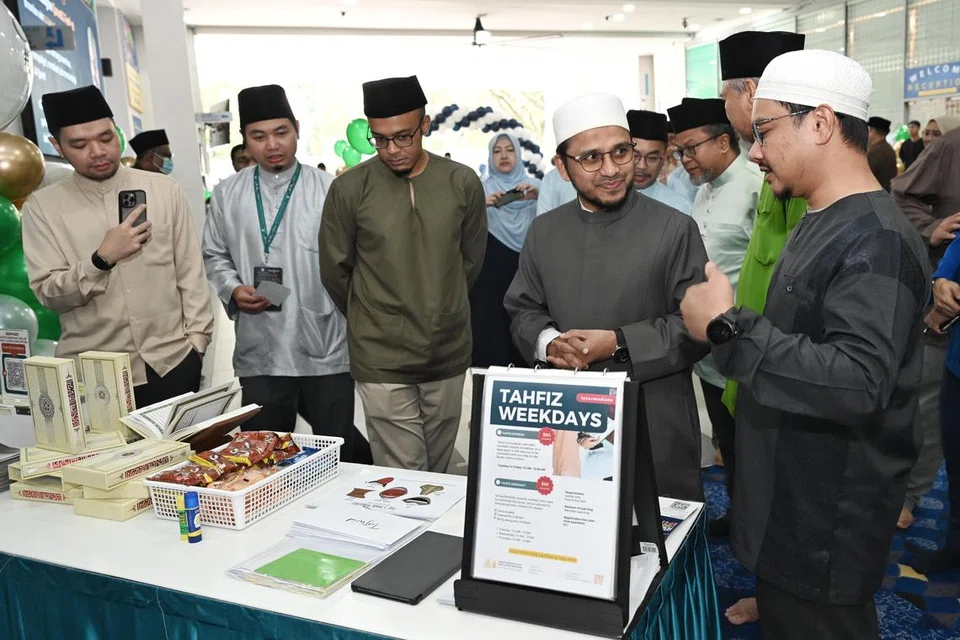 Mufti Dr Nazirudin Nasir (dua dari kanan) hadir semasa perasmian QuranSG 2024 di Masjid An-Nur pada 13 Julai. 
