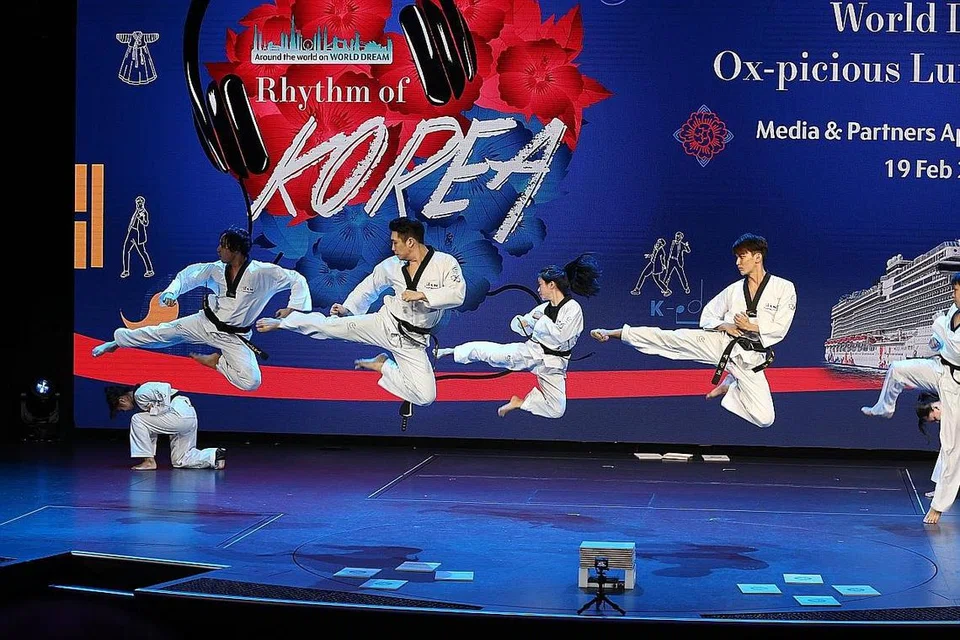 PERSEMBAHAN SENI PERTAHAN DIRI: Tetamu World Dream boleh menonton persembahan taekwondo, seni pertahanan diri asal Korea dari sekarang hingga 31 Mac 2021. - Foto DREAM CRUISES