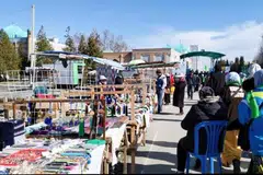 GERAI BERGERAK: Terdapat banyak gerai menjual minuman dan makanan ringan di kaki-kaki lima di Dushanbe, Tajikistan.