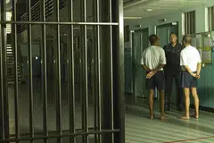 Rang undang-undang untuk melanjutkan kuasa Menteri Ehwal Dalam Negeri bagi menahan seseorang tanpa bicara berhubung dakwaan mempunyai kaitan dengan sindiket dan kongsi gelap telah diperkenalkan untuk bacaan kali pertama di Parlimen pada 7 Mac.