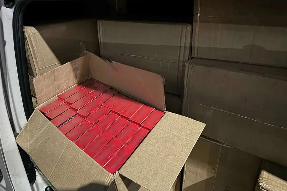 Secara keseluruhan, 4,228 karton rokok tidak dibayar cukai dan dua van dirampas hasil satu  operasi Kastam Singapura di Petir Road pada 23 Januari.  