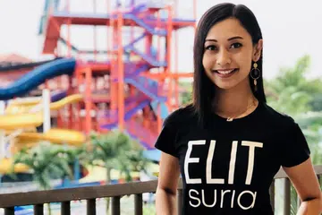 BURU ILMU SENI: Dengan latar belakang kelulusan ijazah kepujian dalam teater muzikal, Cik Hana Rosli kini meluangkan masa mengumpul seberapa banyak ilmu seni yang boleh mendedahkannya pada kerencaman dunia hiburan tempatan. - Foto BH oleh HARYANI ISMAIL 