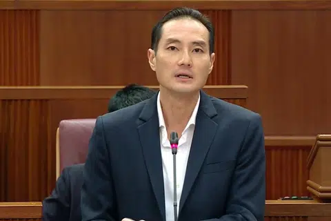 Menteri Negara Kanan (Penerangan dan Pembangunan Digital merangkap Kesihatan), Encik Tan Kiat How.