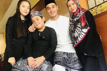 BERSAMA KELUARGA: Hisyam yang kini berada di Singapura berkata beliau masih berhutang 10 episod dengan Radius One Sdn Bhd untuk drama 'Dendam Cinta Arissa'. - Foto HISYAM HAMID / INSTAGRAM