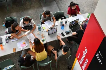 Foto hiasan BH oleh CHONG JUN LIANG