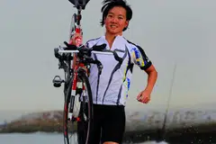 NASIB MALANG: Dalam satu hantaran yang dikongsi di laman sosial Instagram, atlet triatlon Singapura, Choo Ling Er, berkata beliau dilanggar dari belakang oleh sebuah kereta ketika berbasikal untuk bertemu teman-temannya pada 25 Disember.  