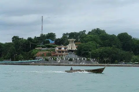 TANJUNG PINANG: Kementerian Pelancongan Indonesia merancang memberi peluang kepada pesawat penumpang terbang secara langsung dari Tanjung Pinang ke luar negara mulai tahun depan. - Foto WISATAMU.COM