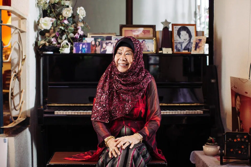 Nona Asiah merupakan penerima Pingat Budaya, pemberian Majlis Seni Kebangsaan (NAC) pada 2016.