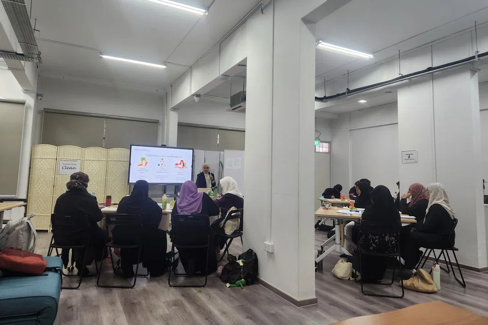 Program pengurusan bilik darjah telah diadakan pada Februari 2025 dengan bimbingan Ustazah Fatimah Surani daripada Our Arabic Time, memberikan panduan berharga kepada kakitangan Perdaus.