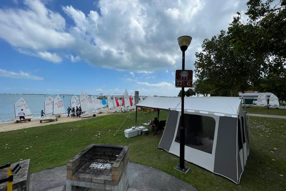 Pasangan suami isteri, Encik Mohamamed Hason Mohamed Ramden dan Cik Salina Saad, lebih gemar berkhemah di tempat yang mempunyai kurang orang kerana mereka dapati suasananya lebih tenang. 