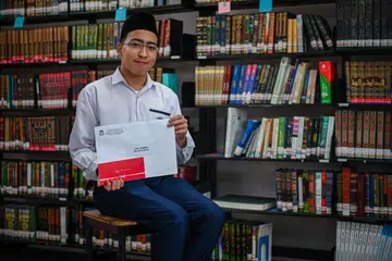 PELAJAR CEMERLANG: Amir Abdullah Mohd Firoze, berjaya meraih antara lima tempat teratas di Madrasah Aljunied Al-Islamiah.