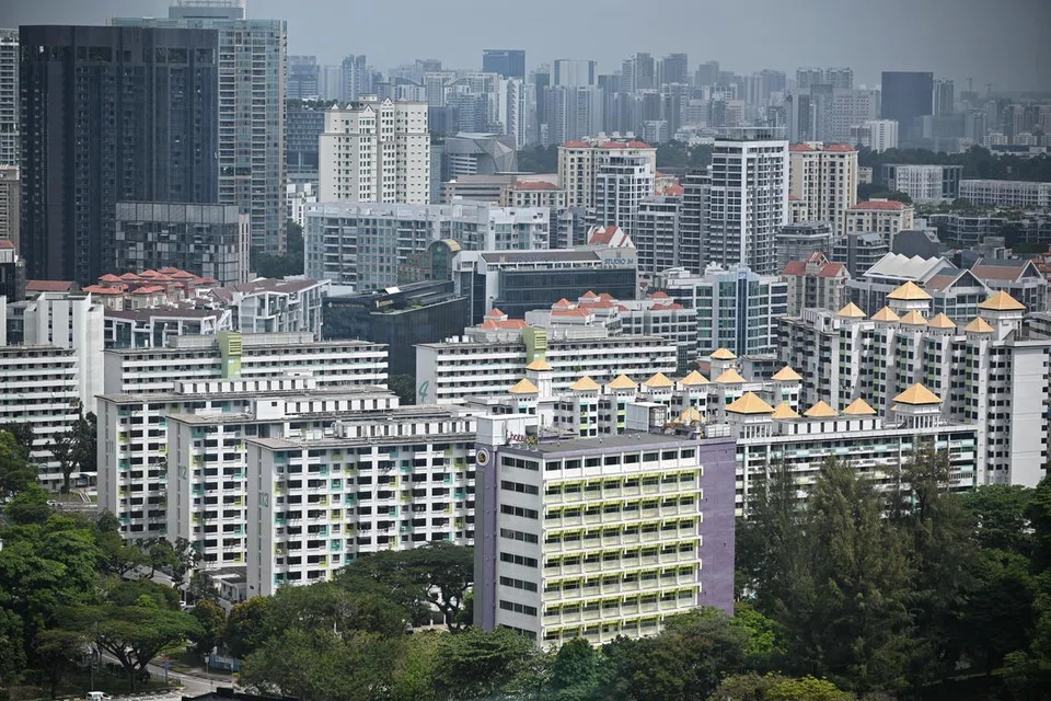 Lembaga Perumahan dan Pembangunan (HDB) menasihatkan bakal pembeli rumah agar memohon surat Kelayakan Flat HDB selewat-lewatnya pada 15 Mei supaya mereka boleh mengambil bahagian dalam penjualan yang akan datang. 