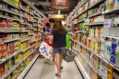 Sekitar 1.5 juta warga Singapura berusia 21 tahun ke atas yang layak pada 2024 akan menerima wang tunai sehingga $850 pada Ogos daripada Baucar Cukai Barangan dan Perkhidmatan (GSTV)-Tunai yang diumumkan semasa Belanjawan 2023 manakala sekitar 650,000 warganegara berusia 65 tahun ke atas bakal menerima sehingga $450 disalurkan ke dalam Akaun MediSave Tabung Simpanan Pekerja (CPF) pada Ogos 2024 sebagai sebahagian daripada GSTV-MediSave.