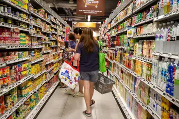 Sekitar 1.5 juta warga Singapura berusia 21 tahun ke atas yang layak pada 2024 akan menerima wang tunai sehingga $850 pada Ogos daripada Baucar Cukai Barangan dan Perkhidmatan (GSTV)-Tunai yang diumumkan semasa Belanjawan 2023 manakala sekitar 650,000 warganegara berusia 65 tahun ke atas bakal menerima sehingga $450 disalurkan ke dalam Akaun MediSave Tabung Simpanan Pekerja (CPF) pada Ogos 2024 sebagai sebahagian daripada GSTV-MediSave.
