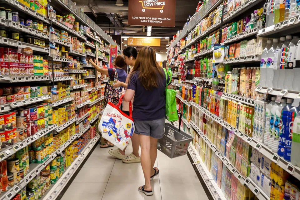 Sekitar 1.5 juta warga Singapura berusia 21 tahun ke atas yang layak pada 2024 akan menerima wang tunai sehingga $850 pada Ogos daripada Baucar Cukai Barangan dan Perkhidmatan (GSTV)-Tunai yang diumumkan semasa Belanjawan 2023 manakala sekitar 650,000 warganegara berusia 65 tahun ke atas bakal menerima sehingga $450 disalurkan ke dalam Akaun MediSave Tabung Simpanan Pekerja (CPF) pada Ogos 2024 sebagai sebahagian daripada GSTV-MediSave.