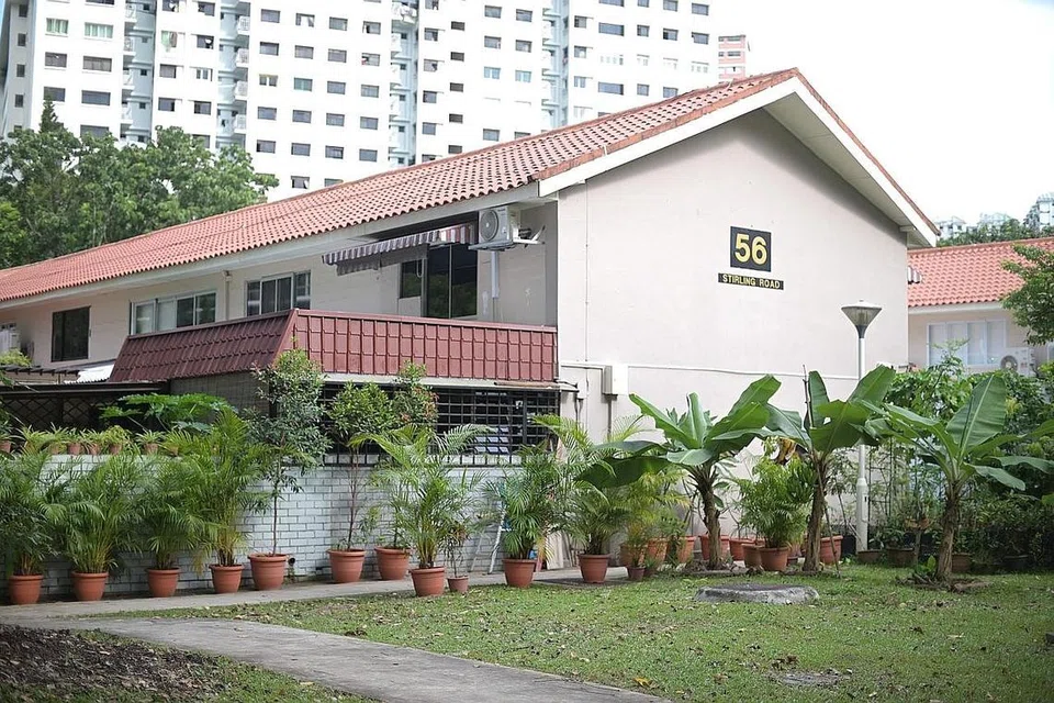 FLAT UNIK JADI TARIKAN: Teres HDB seperti yang terdapat di Stirling Road - di kejiranan Queenstown ini - boleh mencapai harga tinggi di pasaran flat jualan semula meskipun ia hanya mempunyai tempoh pajakan hanya sekitar 50 tahun lagi.