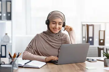 Mempelajari bidang selain ilmu agama, hukumnya adalah fardu kifayah kerana setiap masyarakat memerlukan pakar dan karyawan dalam pelbagai disiplin. 