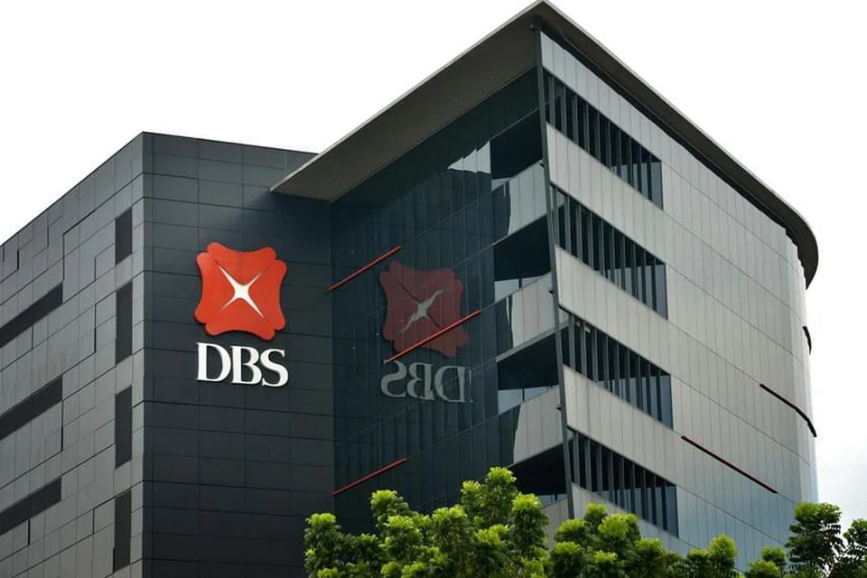 DBS sedar terhadap urus niaga duplikasi bagi beberapa kad tertentu dan sedang menyiasat untuk membuat pengembalian wang kepada pelanggan yang terjejas. - Foto: fail