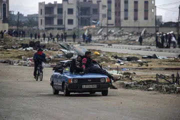 Penduduk Palestin terpaksa berpindah lagi ekoran serangan tentera Israel di Khan Younis, selatan Gaza, pada 2 Februari.