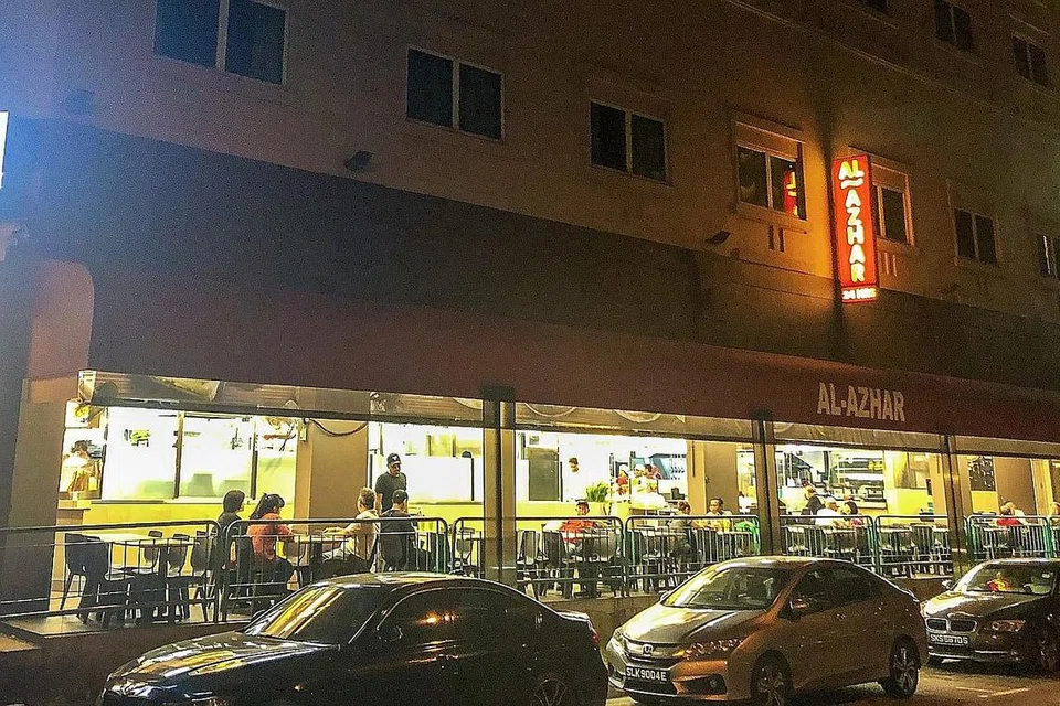 PENGURUSAN BARU: Kedai makan Al-Azhar telah mula beroperasi di Geylang Serai - di ruang yang sebelum ini diisi Alwadi. - sejak awal bulan ini. Ia adalah cawangannya yang ketiga. - Foto BM oleh IQBAL FAIZAL