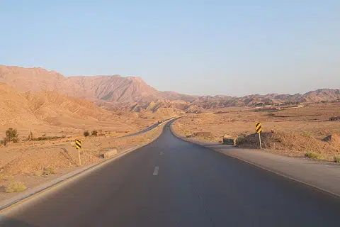 Pengalaman memandu di Iran ditemani pemandangan indah gunung-ganang.