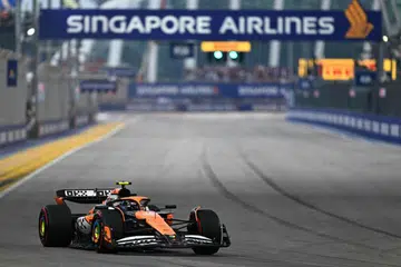 Pemandu McLaren, Lando Norris, ketika beraksi dalam sesi latihan pertama Grand Prix Singapura Formula Satu pada 20 September. 