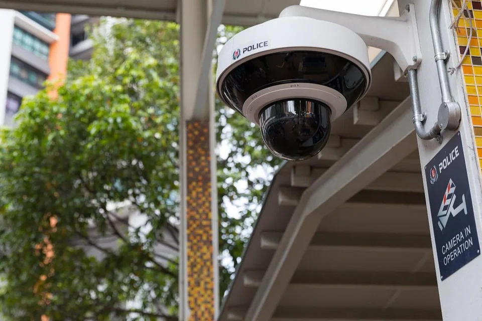 LUASKAN PENGAWASAN: Secara progresif, kamera polis (PolCam) lama seperti ini akan diganti dengan lebih 200,000 PolCam yang baru menjelang 2035.