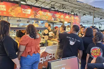 Perniagaan kelihatan lebih rancak semasa Berita Harian (BH) mengunjungi bazar Eco Harmony Fest di Bedok pada 13 Mac.