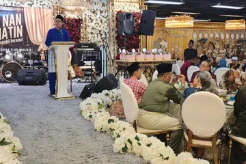 Tetamu terhormat, Menteri Negara (Ehwal Dalam Negeri merangkap Pembangunan Negara), Profesor Madya Dr Muhammad Faishal Ibrahim, merasmikan pelancaran Prihatin Singapore Limited, di Istana@Promenade, Marine Parade Central, pada 3 Mei.