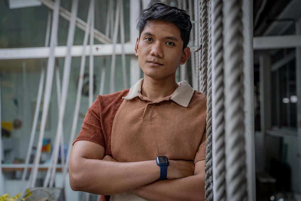 Wan Ahmad sudah berkecimpung dalam bidang lakonan pentas selama 10 tahun tetapi berbesar hati apabila akhirnya dilamar untuk telefilem Hari Raya di kaca televisyen, Aroma Syawal,