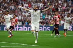 JARINGAN TERAKHIR: Karim Benzema meraikan jaringan terakhirnya buat Real Madrid selepas beliau menyempurnakan jaringan penaltinya.