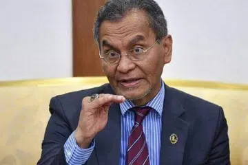 BANTU RAKYAT: Menteri Kesihatan yang baru, Datuk Seri Dr Dzulkefly Ahmad, gembira ramai rakyat kurang berkemampuan meraih manfaat menerusi Skim Perubatan Madani.